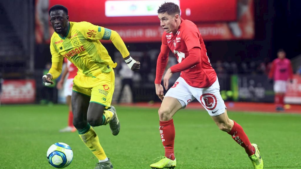 romain-perraud-course-brest-fc-nantes-abdoulaye-toure