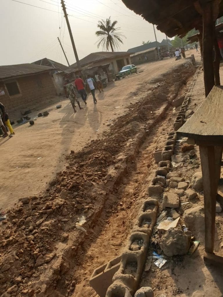 construction-routes-nigeria-fcnantes-moses-simon