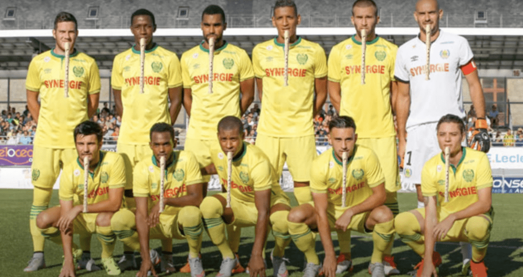 Souvenir FC Nantes l'hymne drôlement raté de la Beaujoire à la flute Souvenir FC Nantes l'hymne drôlement raté de la Beaujoire à la flute