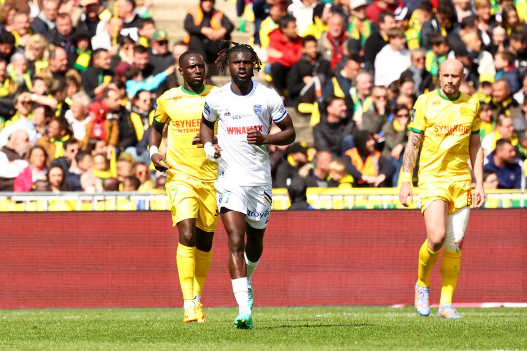 Pisté un temps par le FC Nantes, Mama Baldé devrait finalement signer à l’OL (L’Équipe)