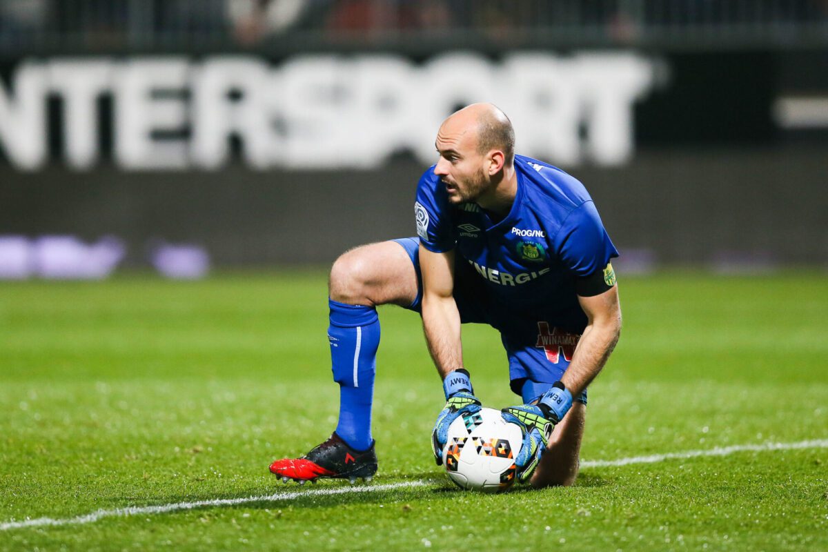 Vidéo : l’énorme boulette de Rémy Riou (ex FC Nantes) avec Lyon face à ...