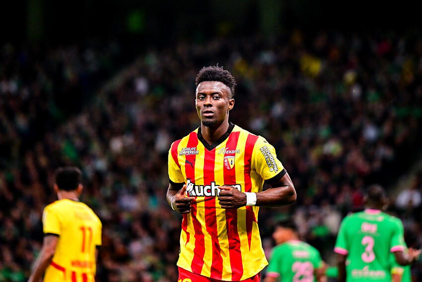 Le FC Nantes vise Jhoanner Chávez du RC Lens en tant que latéral gauche