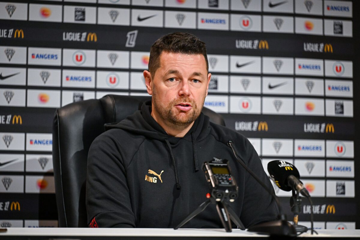 « Son départ n’était pas prévu » Pierre Sage confirme l’arrivée de Machado au FC Nantes