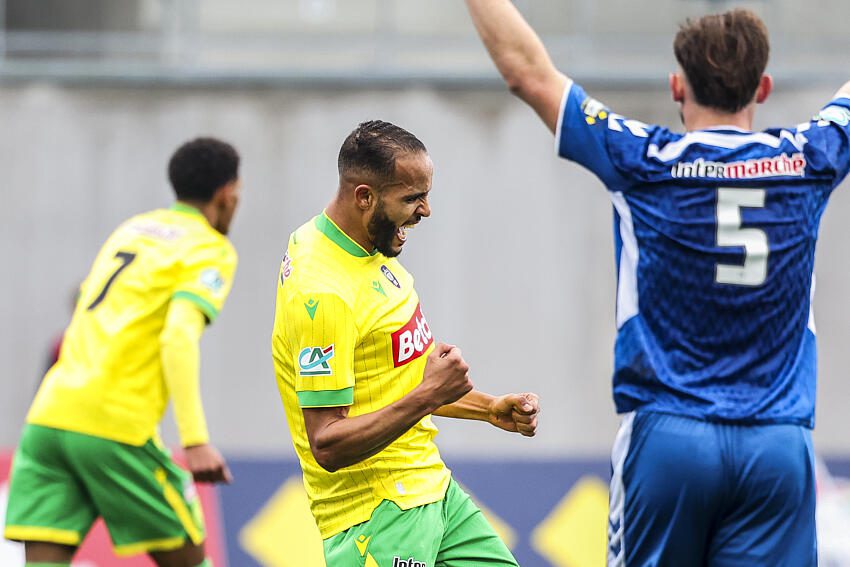 Malgré un CSC de Cozza, le FC Nantes rentre au vestiaire avec le score (2-3)