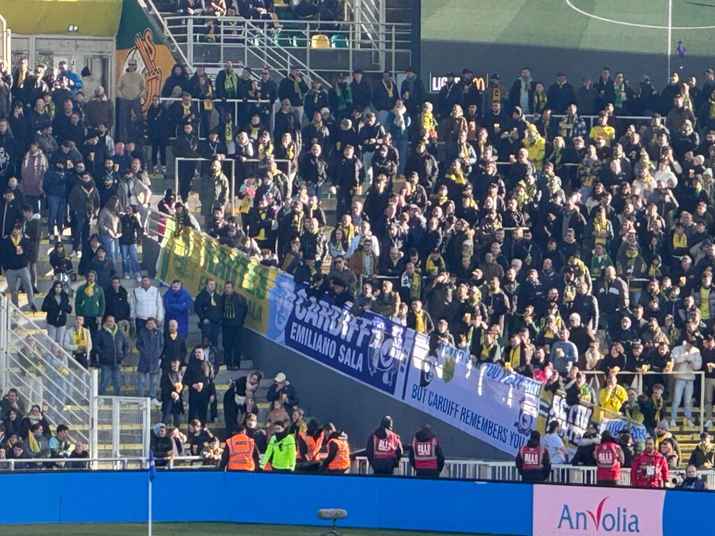 Des supporters de Cardiff présent pour rendre hommage à Emiliano Sala