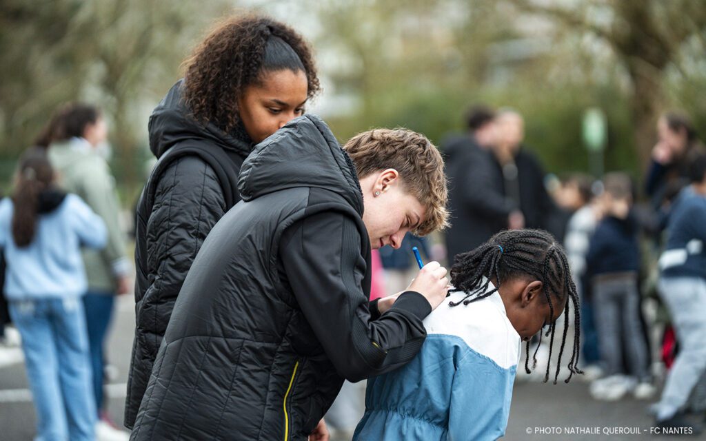 Les féminines du FC Nantes ont passé une journée dans une école pour parler foot féminin