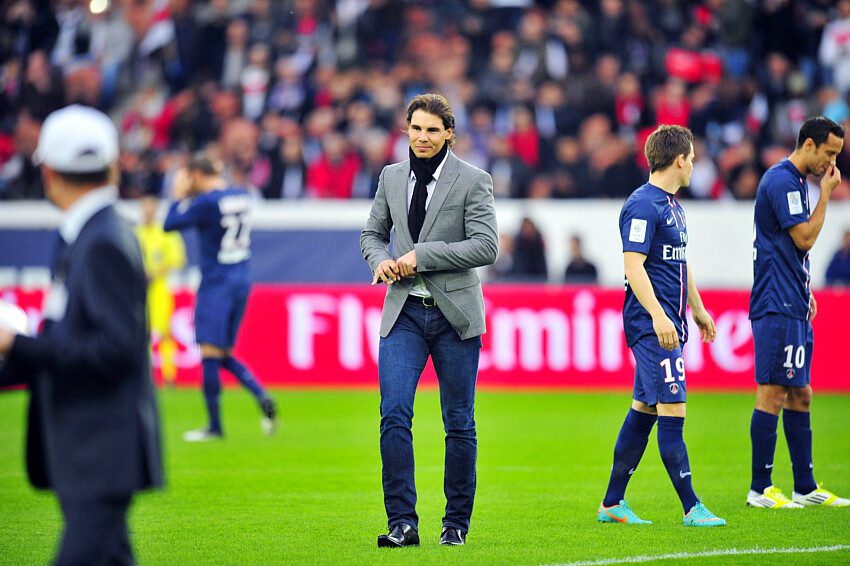 Cette photo iconique de Rafael Nadal avec un journal L’Équipe et une triste référence au FC Nantes