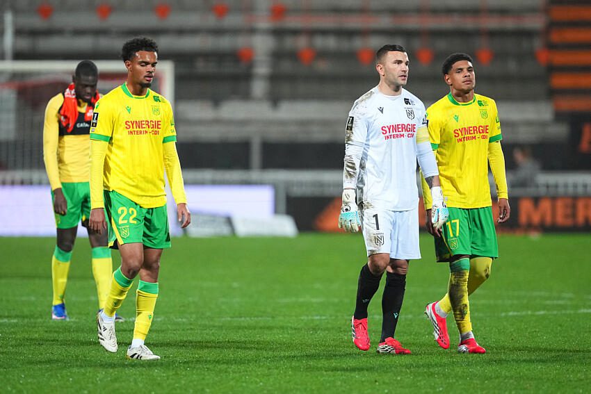 La titularisation d’Acapandié… la composition officielle du FC Nantes contre le PSG