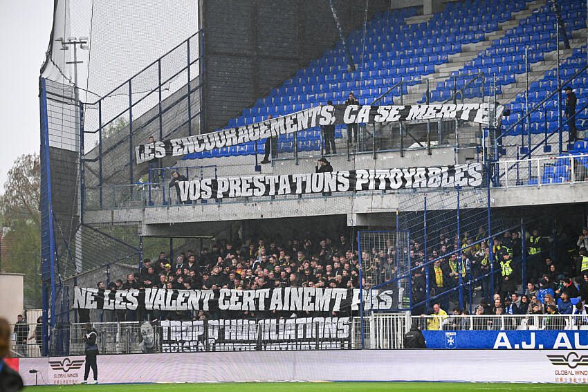 « Vos prestations pitoyables » : la colère des supporters du FC Nantes continue à Auxerre