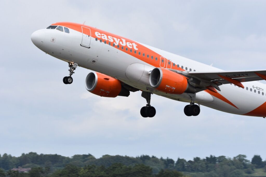 Un avion de la compagnie EasyJet s'envole au Royaume-Uni